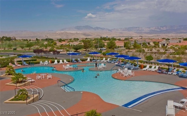 1941 Williamsport St, Henderson, NV 89052 - community pool with a mountain view and a patio