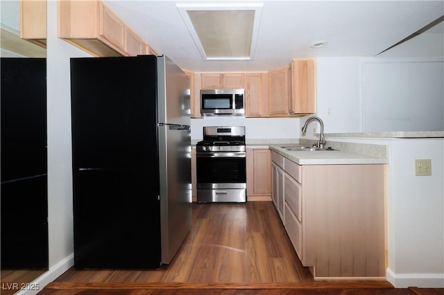 3811 Desert Marina Dr Unit 125, Laughlin, NV 89029 - kitchen featuring appliances with stainless steel finishes, a sink, light brown cabinets, dark wood-style floors, and light countertops