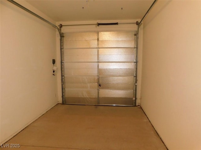 2905 Shimmering Bay St, Laughlin, NV 89029 - view of garage