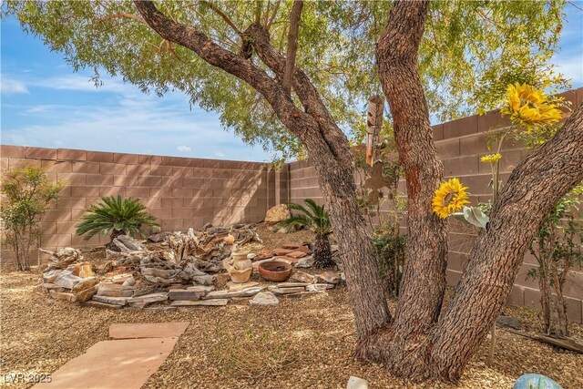 6405 Break Point Ave, Las Vegas, NV 89130 - view of fenced backyard