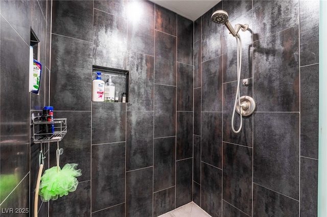 3400 Sioux Way, Las Vegas, NV 89169 - full bathroom featuring tiled shower