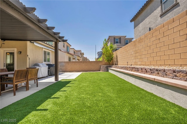 8055 Tank Loop St, Las Vegas, NV 89166 - view of yard featuring a patio