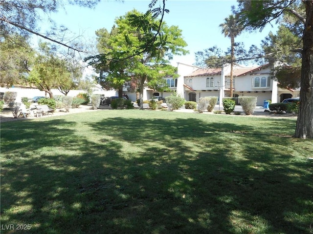 5006 Schumann Dr, Las Vegas, NV 89146 - view of grassy yard