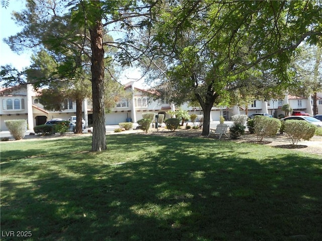 5006 Schumann Dr, Las Vegas, NV 89146 - view of grassy yard featuring a residential view