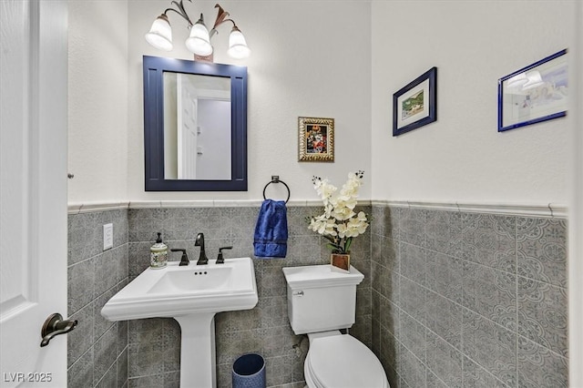 7408 Via Fiorentino St, Las Vegas, NV 89131 - bathroom featuring tile walls and a wainscoted wall
