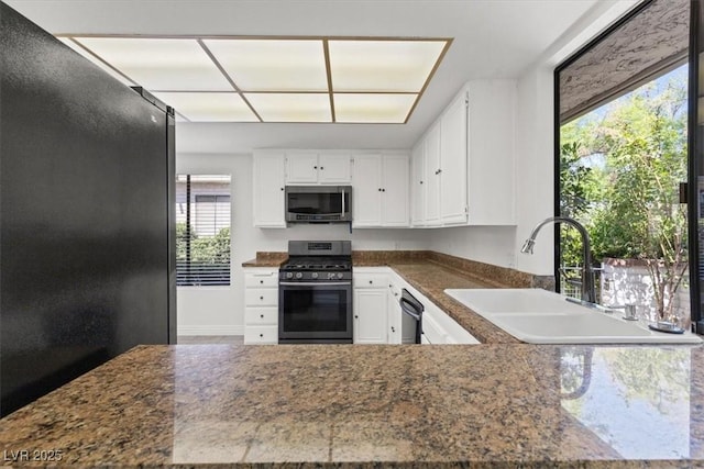 2480 Domingo St, Las Vegas, NV 89121 - kitchen with stainless steel appliances, a sink, plenty of natural light, and white cabinets