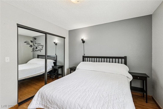 3201 Beacon Shores Cir, Las Vegas, NV 89117 - bedroom featuring wood finished floors, a closet, a textured ceiling, and baseboards