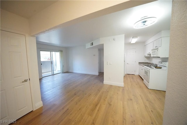2606 S Durango Dr Unit 165, Las Vegas, NV 89117 - kitchen featuring white appliances, white cabinets, light wood-style floors, baseboards, and open floor plan