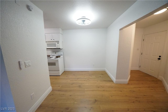 2606 S Durango Dr Unit 165, Las Vegas, NV 89117 - hallway featuring light wood-style floors and baseboards
