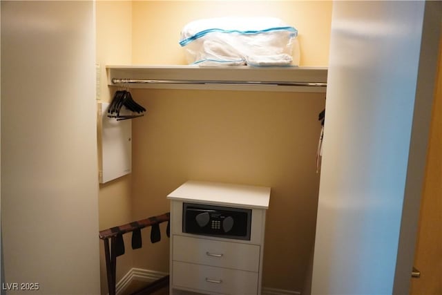 145 E Harmon Ave Unit 27619, Las Vegas, NV 89109 - view of closet