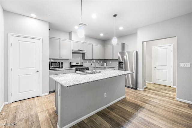 3188 Via Da Vinci, Henderson, NV 89044 - kitchen featuring stainless steel appliances, gray cabinetry, under cabinet range hood, a sink, and recessed lighting