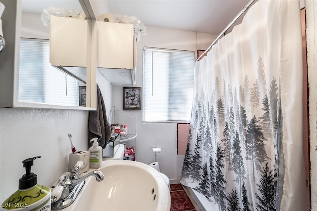 300 N 14th St, Las Vegas, NV 89101 - bathroom with a sink, a shower with shower curtain, toilet, and tile patterned floors