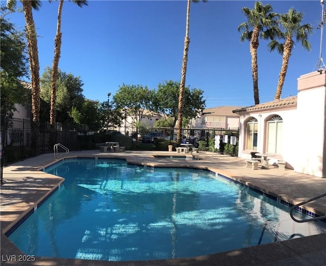 4555 E Sahara Ave Unit 226, Las Vegas, NV 89104 - community pool with a hot tub and a patio