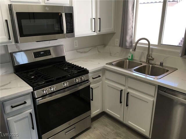 4555 E Sahara Ave Unit 226, Las Vegas, NV 89104 - kitchen with stainless steel appliances, a sink, and white cabinetry