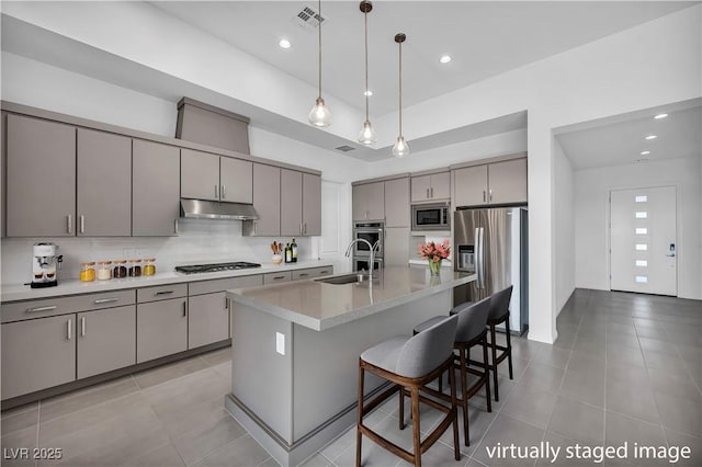 6684 Regency Stone Way, Las Vegas, NV 89148 - kitchen featuring appliances with stainless steel finishes, a sink, gray cabinetry, a breakfast bar area, and recessed lighting