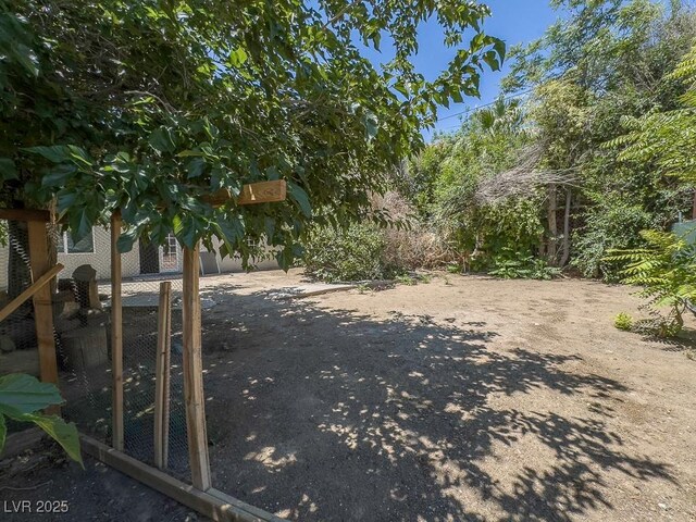 2713 Valley St, Las Vegas, NV 89101 - view of yard
