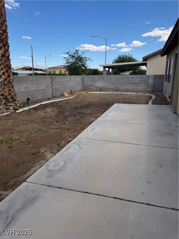 5004 Wayfaring Tree Ave, Las Vegas, NV 89131 - fenced backyard with a patio area
