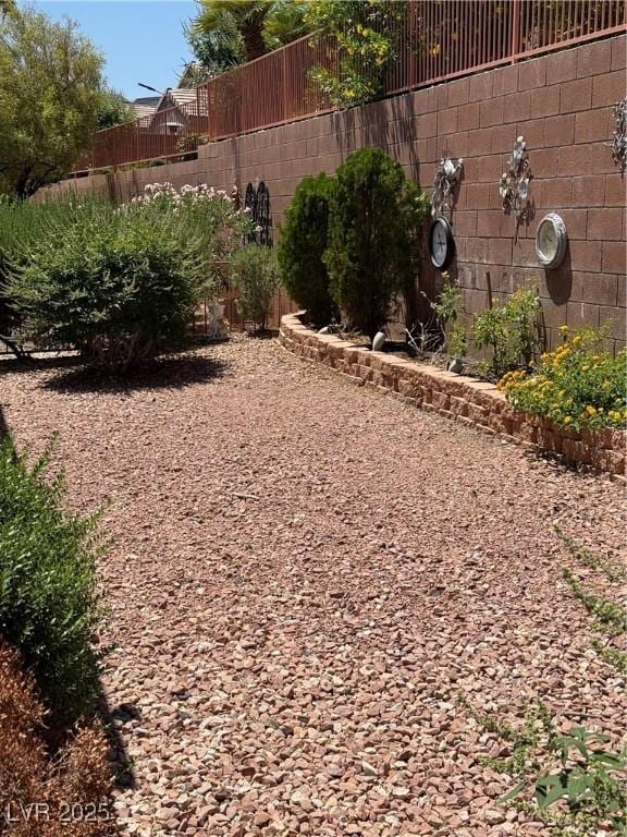 495 Edgefield Ridge Pl, Henderson, NV 89012 - view of yard