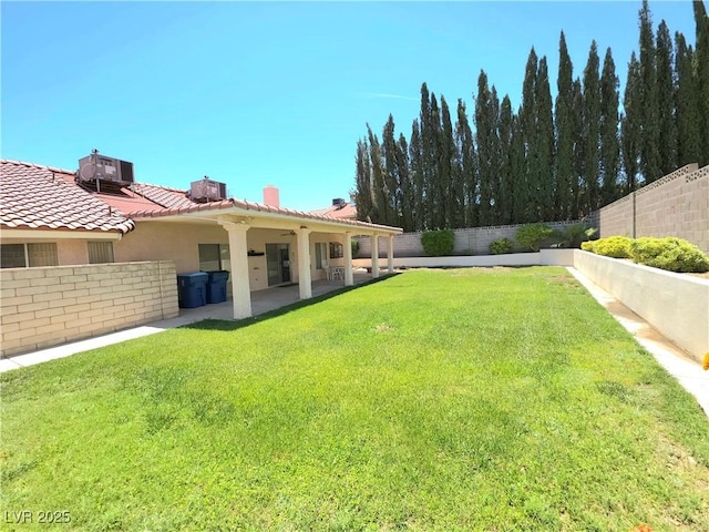 1536 Brocado Ln, Las Vegas, NV 89117 - fenced backyard featuring a patio area and ceiling fan