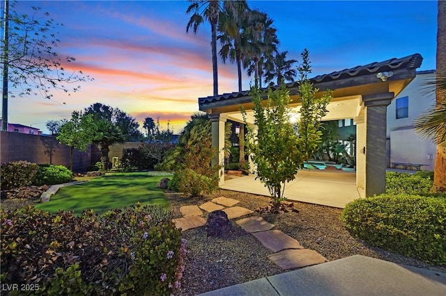 9008 Sawhill Pond St, Las Vegas, NV 89131 - view of yard featuring a patio
