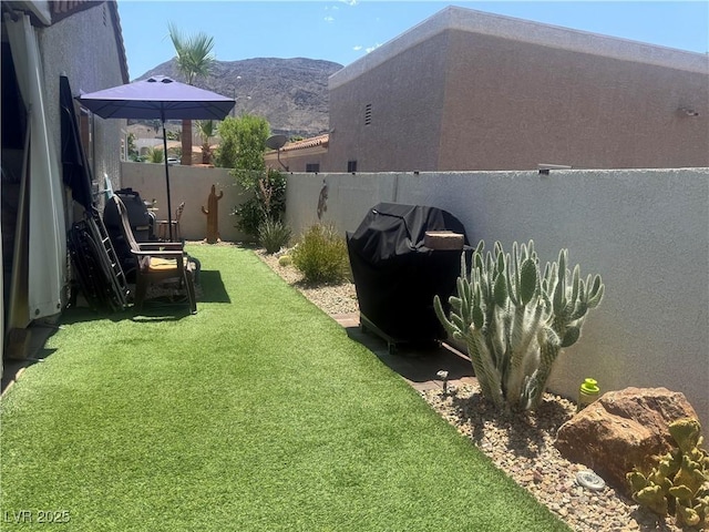 444 Viewmont Dr, Henderson, NV 89015 - view of yard with a mountain view