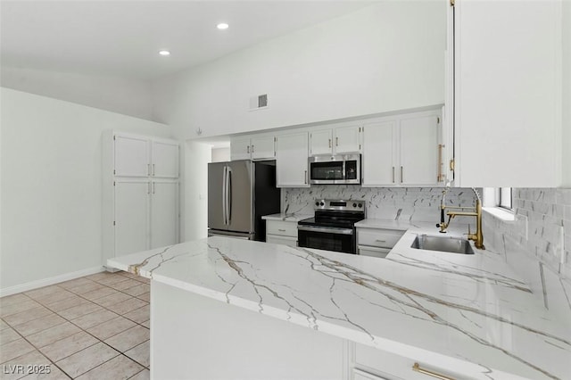 9116 Cypress Point Way, Las Vegas, NV 89117 - kitchen with stainless steel appliances, a peninsula, a sink, decorative backsplash, and recessed lighting