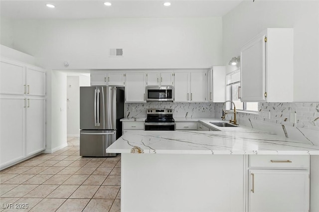 9116 Cypress Point Way, Las Vegas, NV 89117 - kitchen featuring stainless steel appliances, a sink, backsplash, a peninsula, and recessed lighting