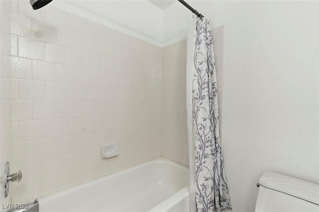 9116 Cypress Point Way, Las Vegas, NV 89117 - full bathroom featuring shower / tub combo with curtain and toilet