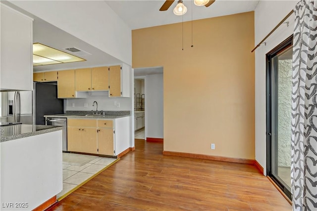 4391 Gannet Cir Unit 16, Las Vegas, NV 89103 - kitchen featuring a sink, stainless steel appliances, light wood-type flooring, ceiling fan, and baseboards
