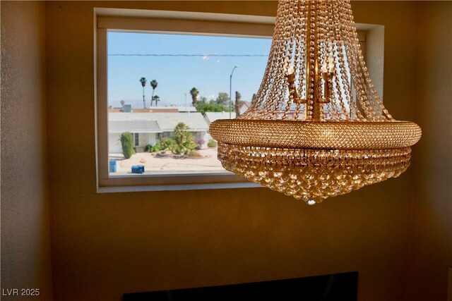 2659 Vegas Valley Dr, Las Vegas, NV 89121 - detailed view of a chandelier