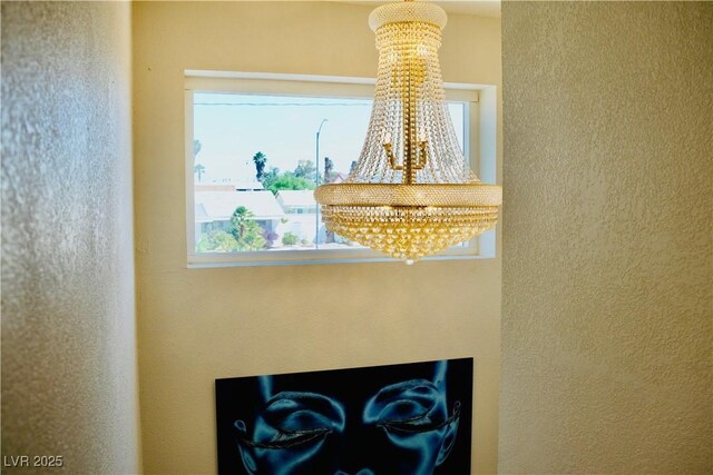 2659 Vegas Valley Dr, Las Vegas, NV 89121 - detailed view of a chandelier and a textured wall