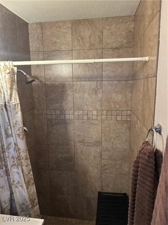 712 Donner St, Las Vegas, NV 89107 - full bath featuring tiled shower and a textured ceiling