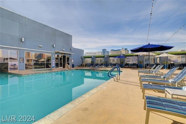 211 E Flamingo Rd Unit 615, Las Vegas, NV 89169 - community pool with a patio