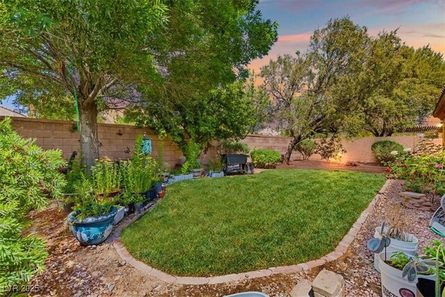 7252 Royal Melbourne Dr, Las Vegas, NV 89131 - view of yard at dusk