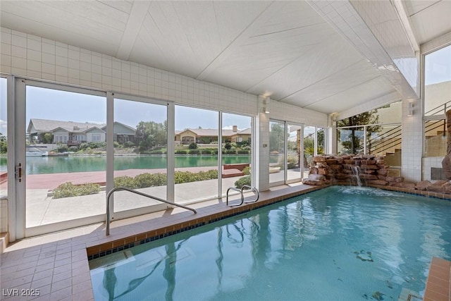 2925 Coast Line Ct, Las Vegas, NV 89117 - indoor pool featuring a water view and a residential view