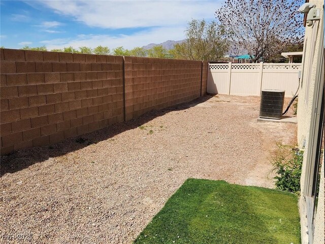5605 Midnight Breeze St, North Las Vegas, NV 89081 - view of yard