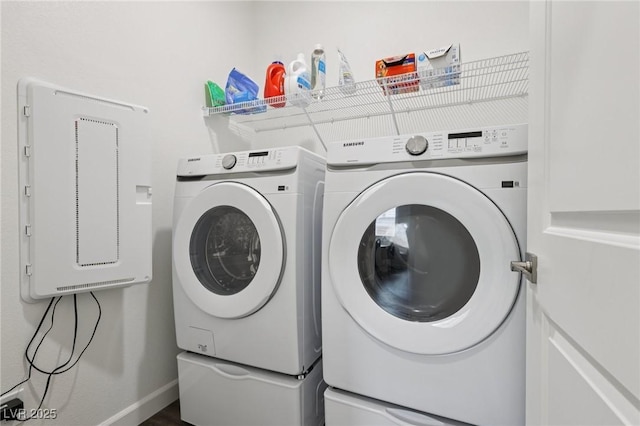 3024 River Brook Ct, Las Vegas, NV 89139 - laundry area featuring washing machine and dryer and baseboards