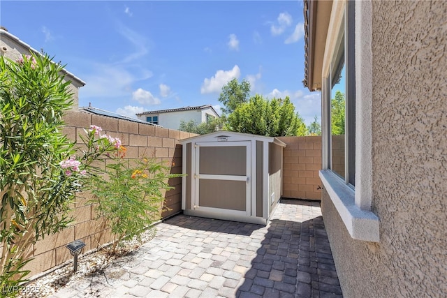 9950 Coyote Echo Ct, Las Vegas, NV 89166 - view of patio featuring a storage unit