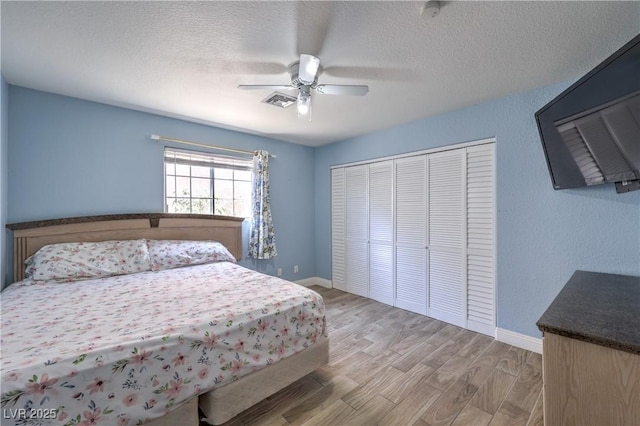4428 Los Reyes Ct, Las Vegas, NV 89121 - bedroom featuring light wood-style flooring, a closet, a textured ceiling, baseboards, and ceiling fan