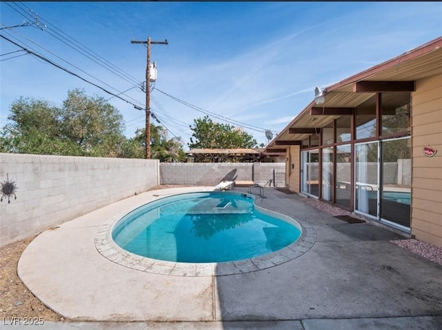 6112 Fairwood Cir, Las Vegas, NV 89107 - view of swimming pool featuring a fenced backyard and a patio area