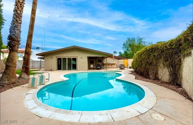 3597 Cochise Ln, Las Vegas, NV 89169 - view of swimming pool featuring a patio and a fenced backyard