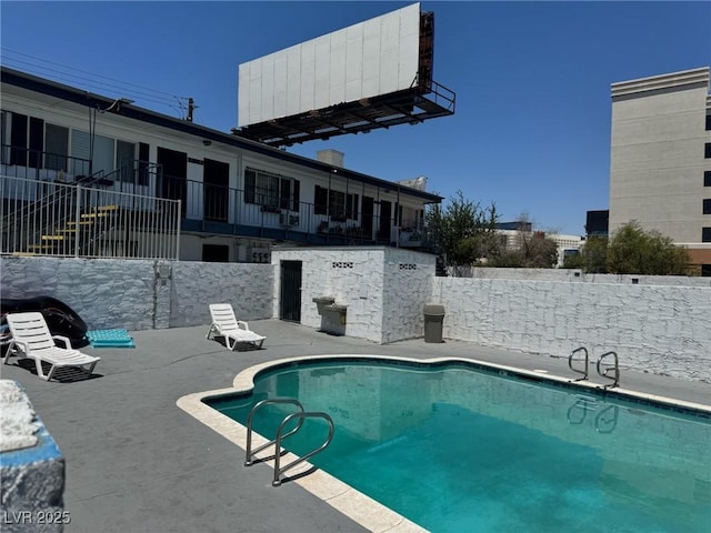 4600 Paradise Rd Unit 16, Las Vegas, NV 89169 - view of pool featuring a fenced backyard and a patio area