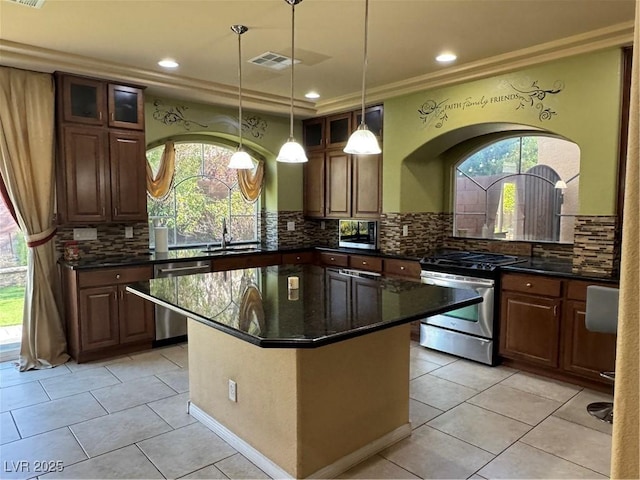 6277 Mustang Spring Ave, Las Vegas, NV 89139 - kitchen with stainless steel appliances, healthy amount of natural light, light tile patterned flooring, recessed lighting, and ornamental molding