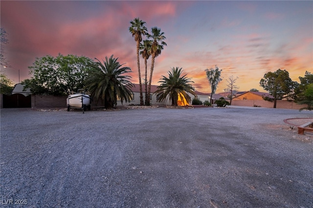 4530 W Shelbourne Ave, Las Vegas, NV 89139 - view of yard at dusk