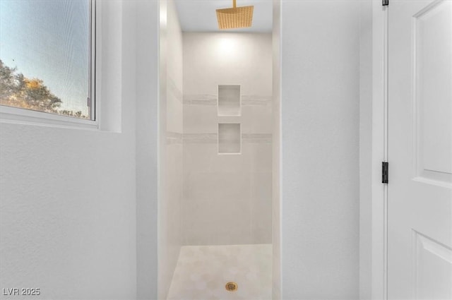 2868 Vista Del Sol Ave, Las Vegas, NV 89120 - bathroom featuring a tile shower