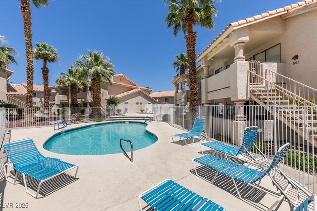 1013 Falconhead Ln Unit 202, Las Vegas, NV 89128 - community pool with a residential view and a patio area