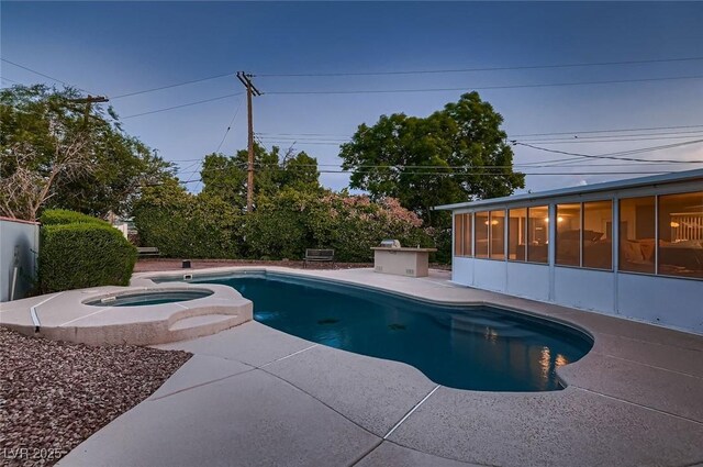 6213 Fairwood Ave, Las Vegas, NV 89107 - swimming pool with an in-ground hot tub, a patio area, and a sunroom