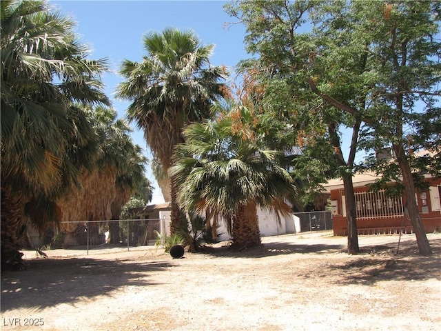 4950 Burnham Ave, Las Vegas, NV 89119 - view of yard featuring a gate
