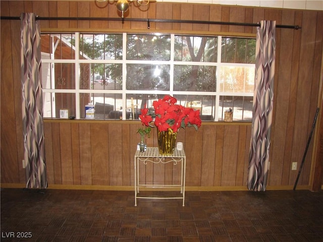 4950 Burnham Ave, Las Vegas, NV 89119 - detailed view of wooden walls