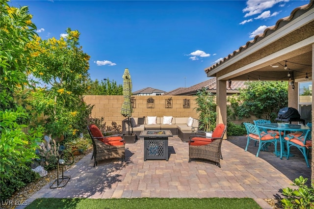 8346 Vinamala Ave, Las Vegas, NV 89149 - view of patio with an outdoor hangout area